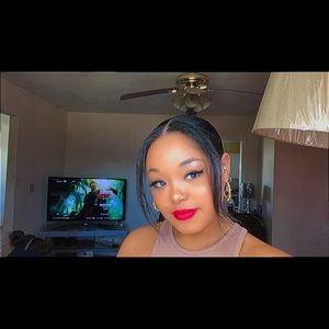 Meet your Posher, Alana